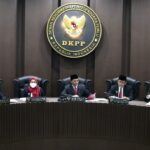 Dewan Kehormatan Penyelenggara Pemilu (DKPP) akan menggelar sidang pemeriksaan dugaan pelanggaran Kode Etik Penyelenggara Pemilu (KEPP) perkara Nomor 10-PKE-DKPP/I/2023 di Ruang Sidang DKPP RI di Jakarta pada Rabu (8/2/2023) pukul 10.00 WIB. Dewan Kehormatan Penyelenggara Pemilu (DKPP) akan menggelar sidang pemeriksaan dugaan pelanggaran Kode Etik Penyelenggara Pemilu (KEPP) perkara Nomor 10-PKE-DKPP/I/2023 di Ruang Sidang DKPP RI di Jakarta pada Rabu (8/2/2023) pukul 10.00 WIB.