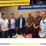 Tim penyidik Kanwil DJP Kalselteng berhasil menyerahkan seorang tersangka berinisial KS ke Kejaksaan Negeri Kota Banjarmasin. KS melalui CV AWN diduga kuat menyampaikan SPT Masa PPN yang isinya tidak benar/tidak lengkap.