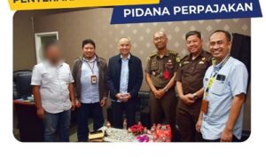 Tim penyidik Kanwil DJP Kalselteng berhasil menyerahkan seorang tersangka berinisial KS ke Kejaksaan Negeri Kota Banjarmasin. KS melalui CV AWN diduga kuat menyampaikan SPT Masa PPN yang isinya tidak benar/tidak lengkap. Tim penyidik Kanwil DJP Kalselteng berhasil menyerahkan seorang tersangka berinisial KS ke Kejaksaan Negeri Kota Banjarmasin. KS melalui CV AWN diduga kuat menyampaikan SPT Masa PPN yang isinya tidak benar/tidak lengkap.