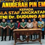 Anugerah Pin EMas Jendral Dudung